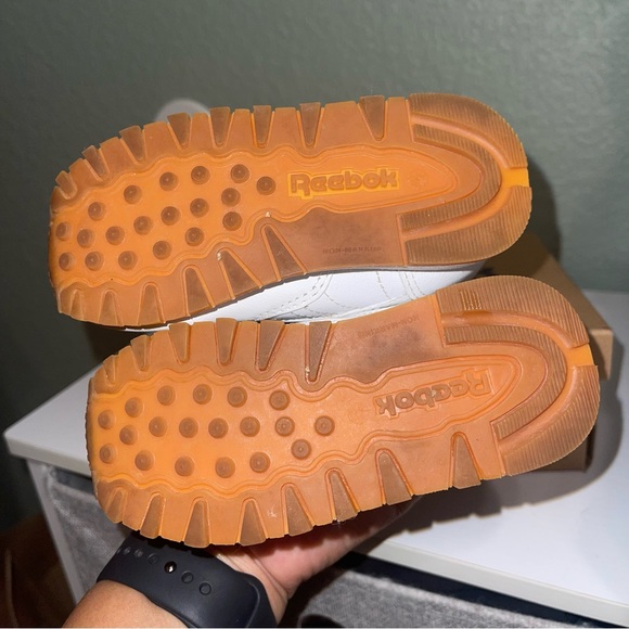 All White Reebok Classic Leather Shoes - Infant - Size 6 - Picture 4 of 5